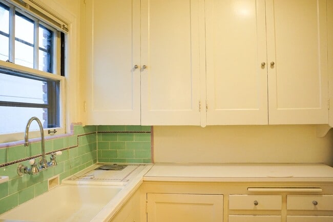 Building Photo - Stunning 1930s Townhouse in Spanish-style ...