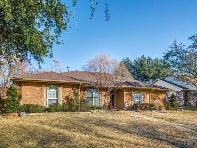 Building Photo - 1617 Wagonwheel Dr