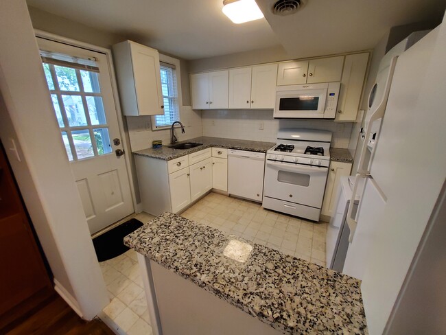 Kitchen - 901 Saint Marys St