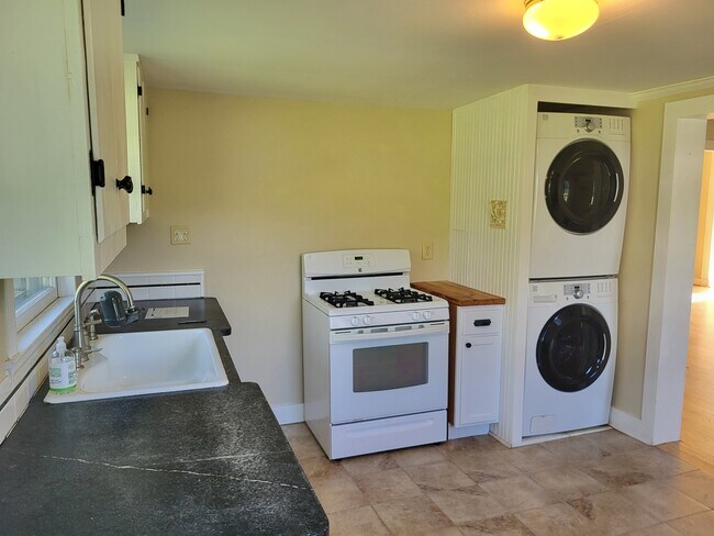 Building Photo - 5294 Alberene Rd