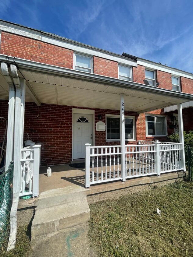 Primary Photo - Freshly Painted 3 Bedroom House with Basem...