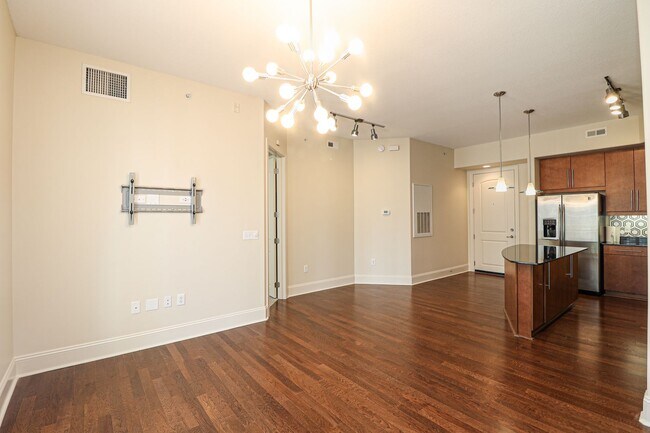 Building Photo - Piedmont Row Condo!