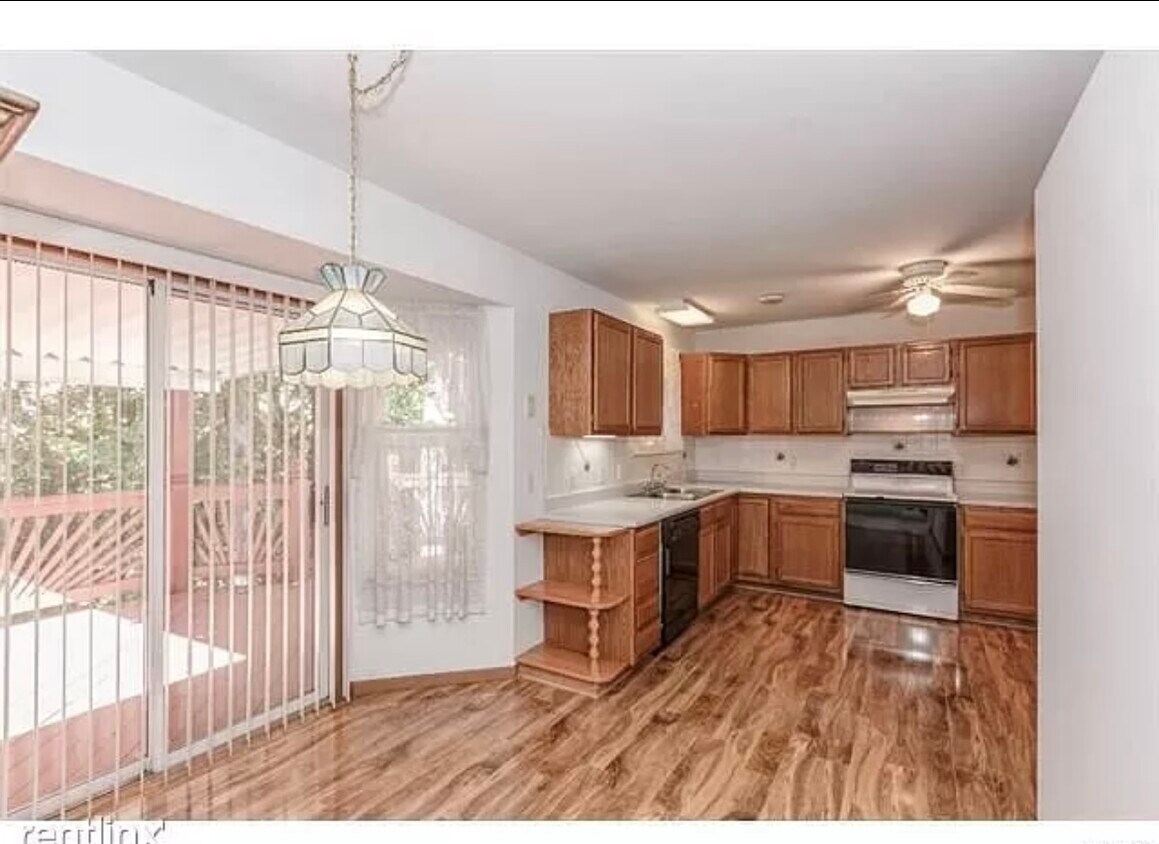 Building Photo - 879 Hardcastle Dr