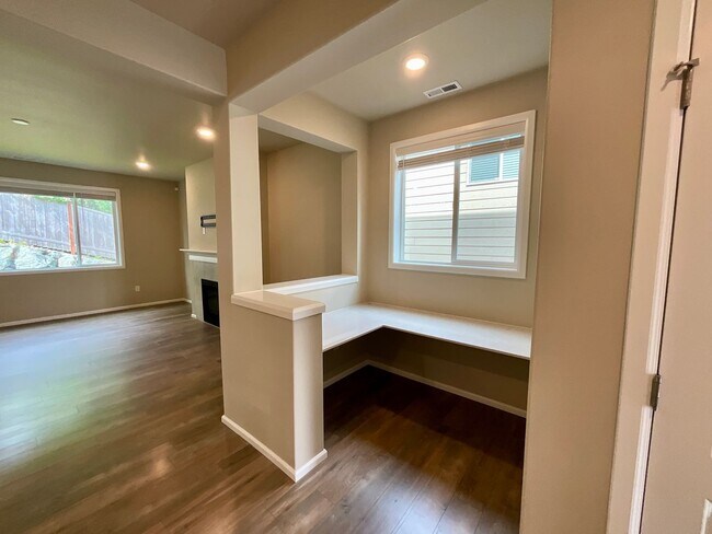 Foto del edificio - Beautiful and Modern 4-Bedroom Home with S...