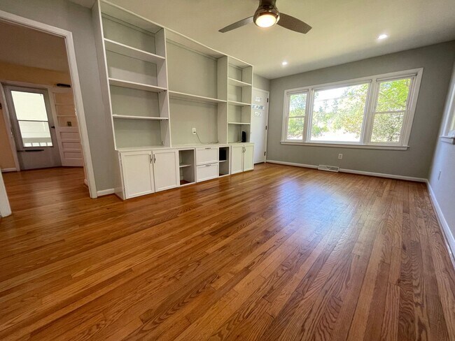 Foto del edificio - Beautiful updated 3br 2ba on peaceful half...