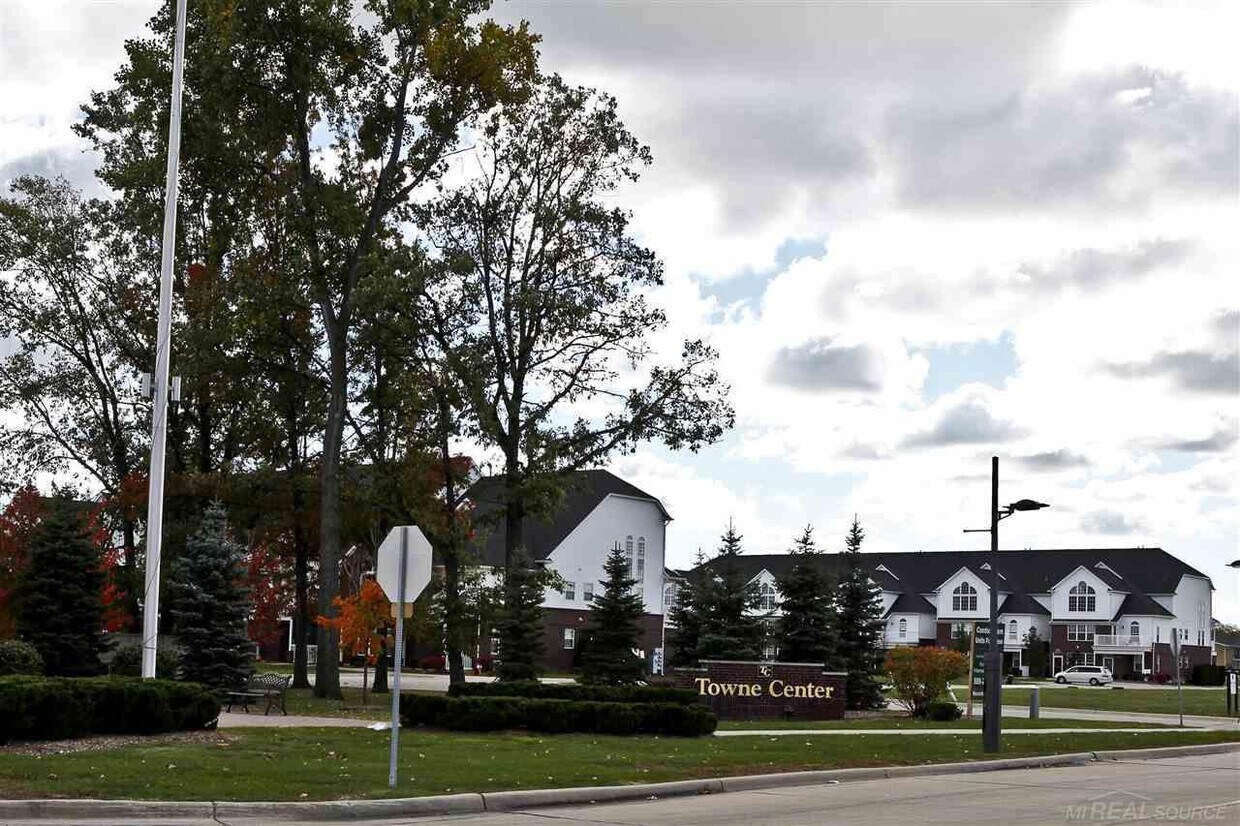 Primary Photo - 8459 Towne Center Cir