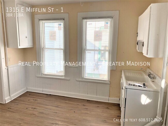 Building Photo - Great main floor 3 bedroom flat on the Ist...