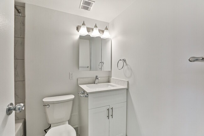 1 chambre - Salle de bain - Broadview Towers