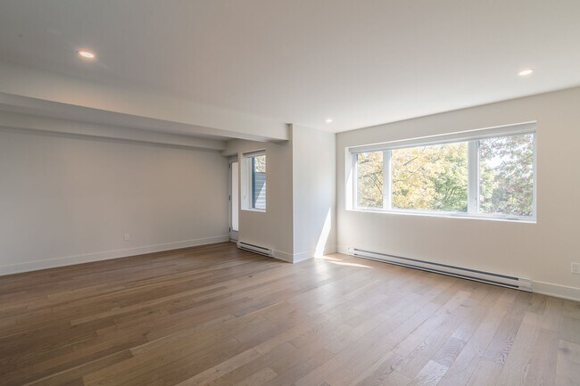Building Photo - 37 Av. Roosevelt