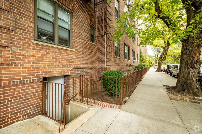 Foto del edificio - 61-41 Saunders St