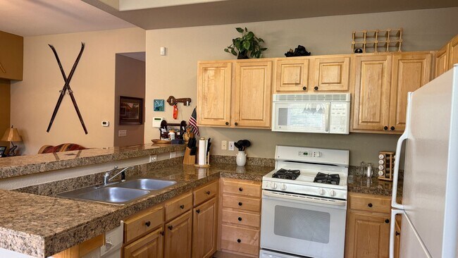 Building Photo - 6 MONTH WINTER RENTAL 3BD 4BA RIVERFRONT T...