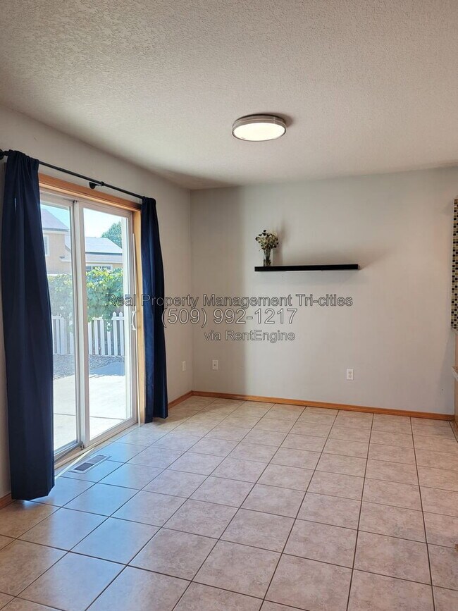 Building Photo - 476 Satus St