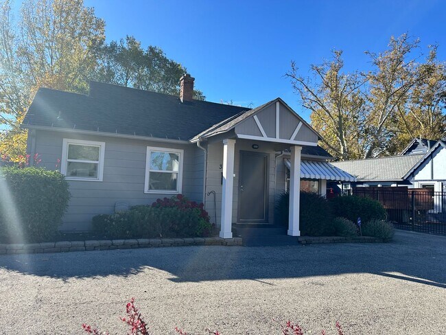Foto del edificio - 1 Bedroom 1 Bathroom Basement Apartment on the Boise Bench