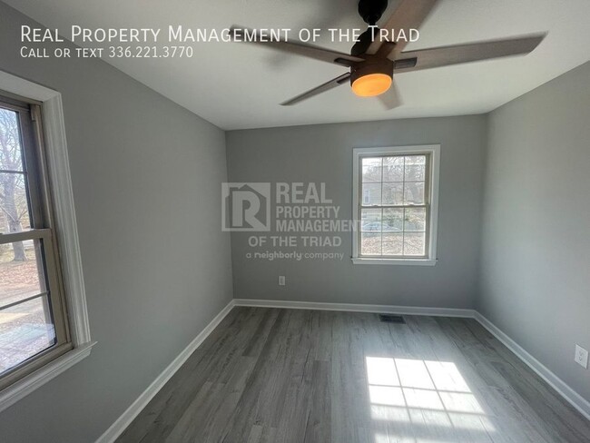 Building Photo - Rare Find 3bd/3ba + Bonus Room Home in Kin...