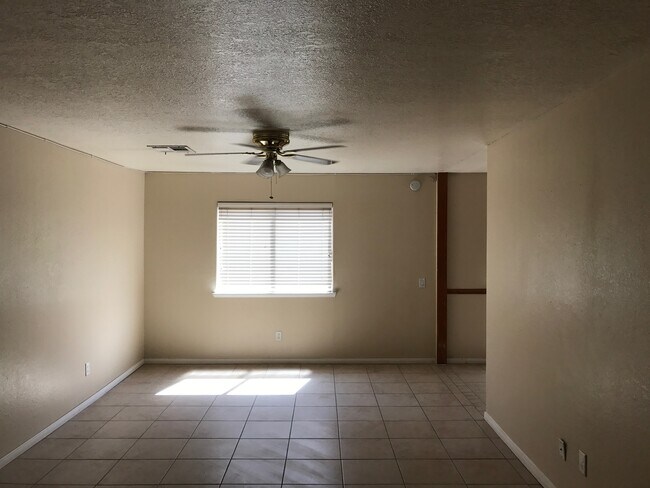 Foto del edificio - Beautiful 4 Bedroom 2 Bathroom house ( Smo...