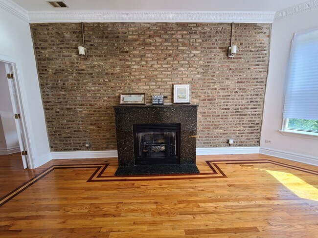 Foto del edificio - 4856 S Prairie Ave