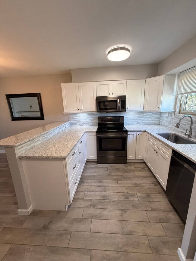 Foto del edificio - 4300 Bay Point Rd