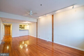 Building Photo - 301 Race St