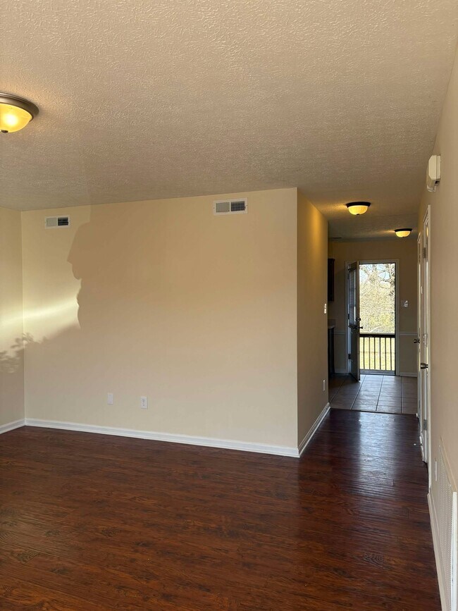 Building Photo - 594 Lost Cir