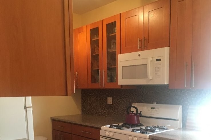 Kitchen - 6735 Ridge Blvd