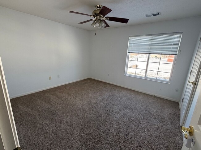 Foto del edificio - Superb Two Bedroom/Two Bath Condo In Beavercreek