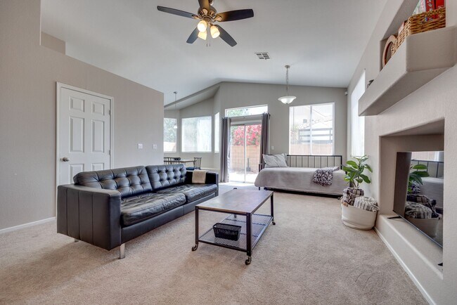 Foto del edificio - Charming Single-Story Home Near Silverado ...