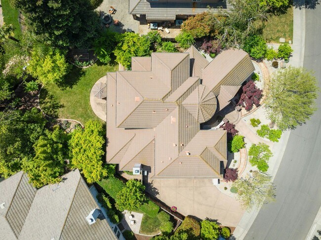 Building Photo - 3423 La Playa Dr