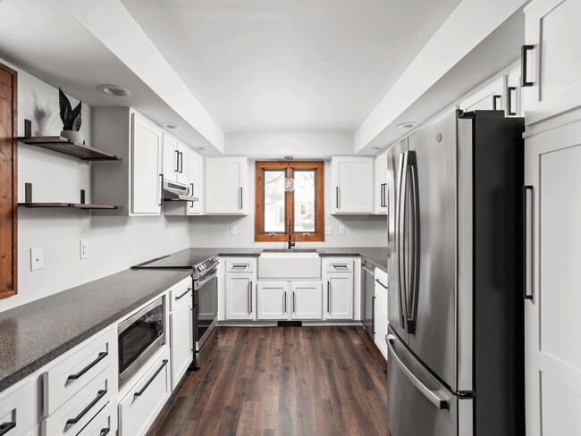 Foto del edificio - 685 W Poplar St
