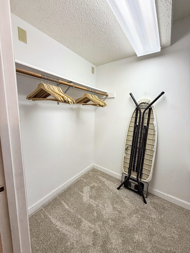 Foto del edificio - 1702 Garrison Pl