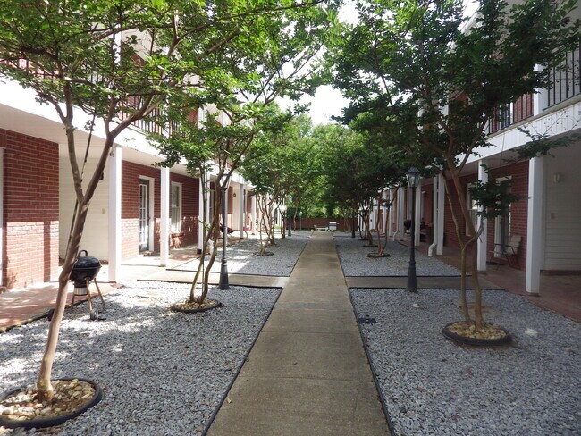 Courtyard - 510 E Gillespie St
