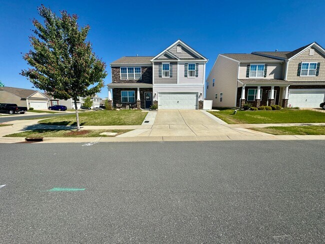 Building Photo - Beautiful 5BR/3BA Home in Roberta Ridge