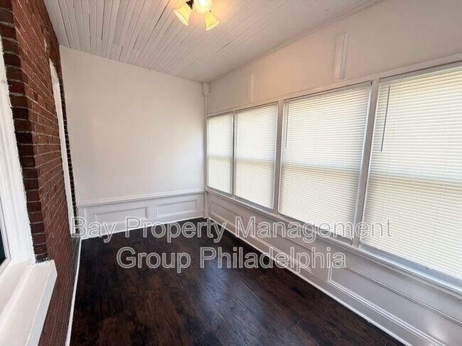 Building Photo - 242 Pusey Ave