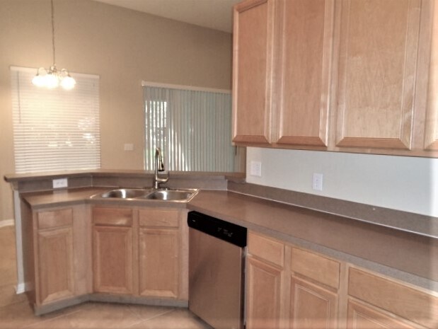 Building Photo - 10546 San Travaso Dr