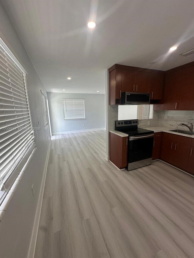 Foto del edificio - 1555 NW 34th St