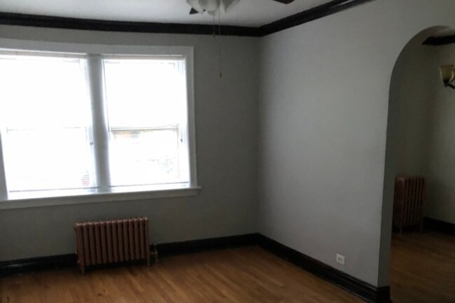 Building Photo - 4637 N Lowell Ave