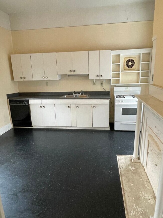 Foto del edificio - Spacious 2BD/1BA Uptown