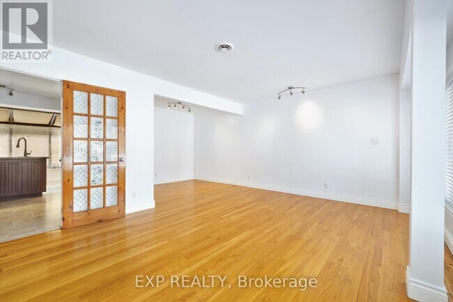 Building Photo - 888 Charleswood Ave