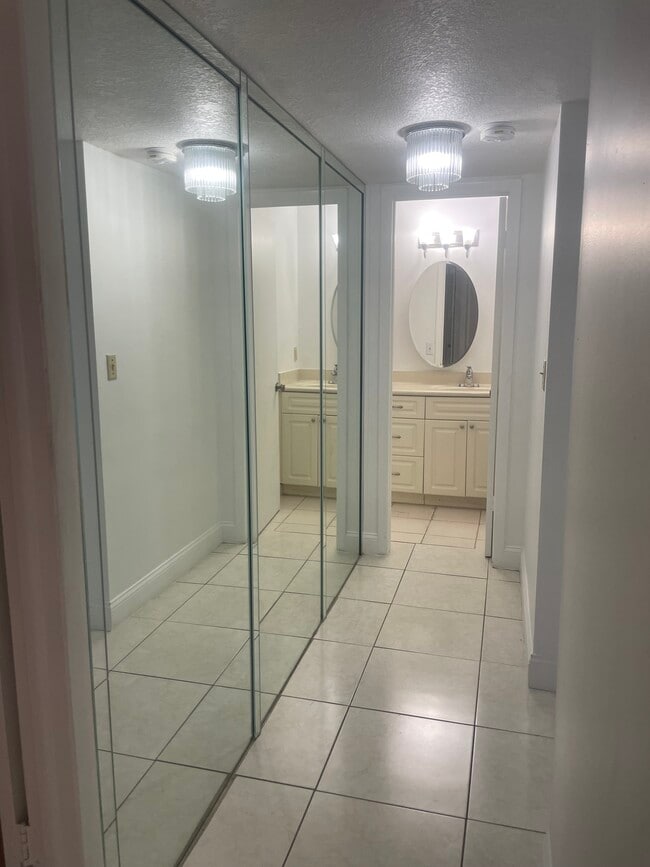 Foto del edificio - 4670 W 13th Ln