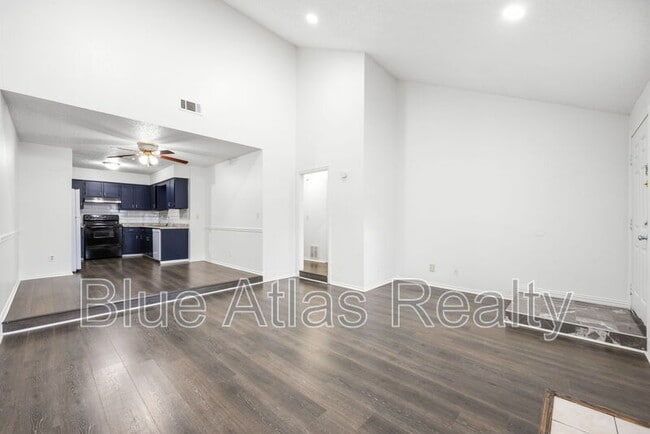 Building Photo - 916 Hilltop Dr