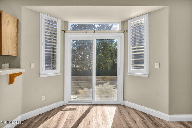 Foto del edificio - 6490 Brookview Cir