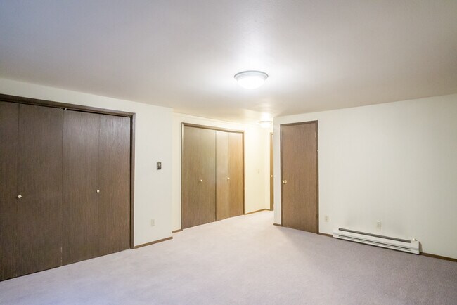 Large Bedroom - 461 N 39th St
