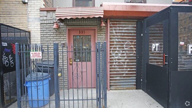 Foto del edificio - 331 Bedford Ave