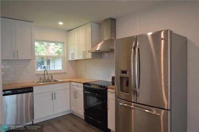 Building Photo - 7900 NW 37th Dr