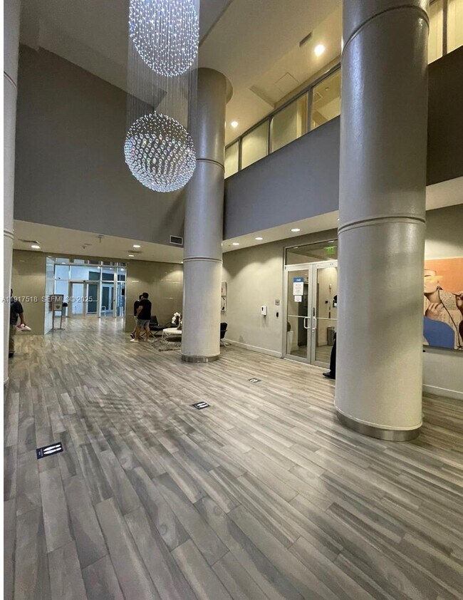 Building Photo - 1750 N Bayshore Dr