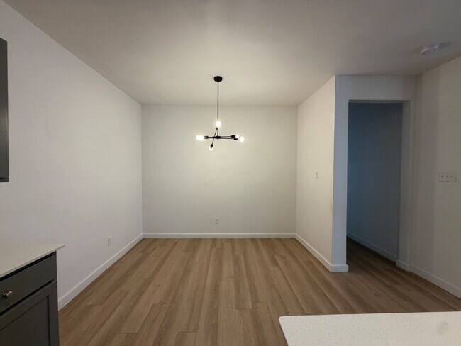 Building Photo - "Spacious 3-Bed 3-Bath with Granite Elegance in Lubbock"