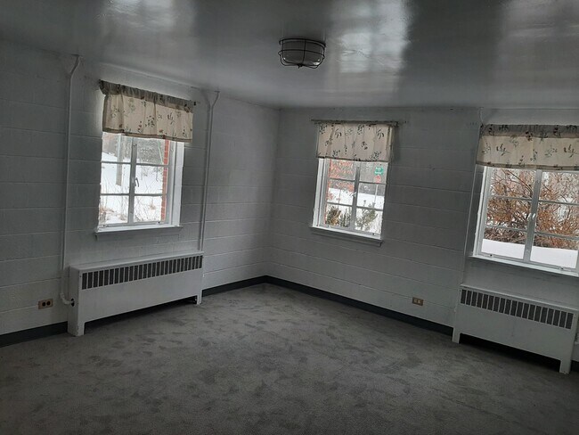 Building Photo - 1701 Rugby Ave