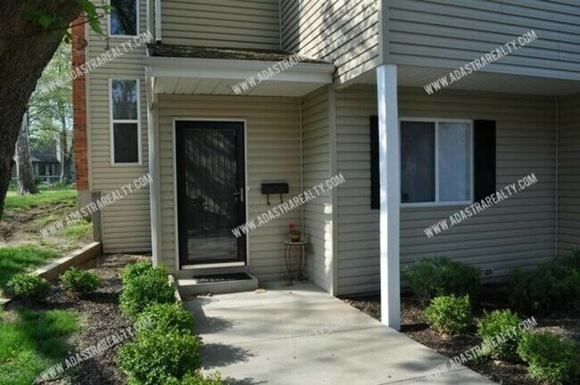 Foto del edificio - Spacious Townhome in South KCMO-Available ...