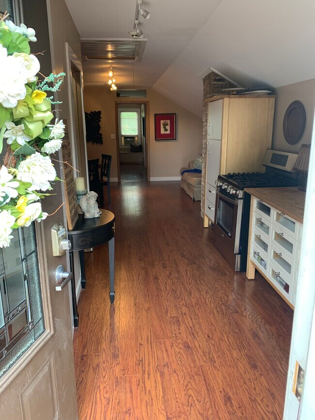 Photo - 829 N Center St Apartments