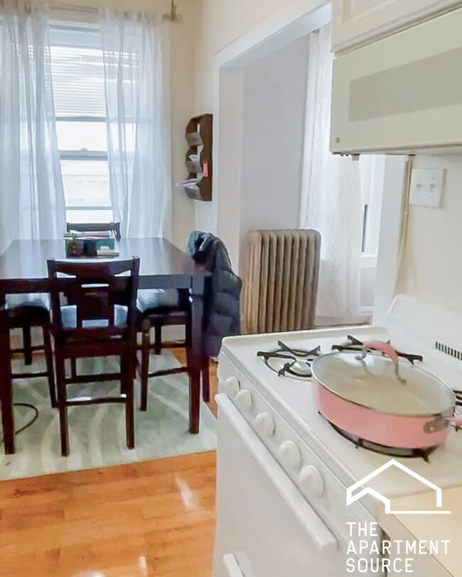 Building Photo - 432 W Surf St