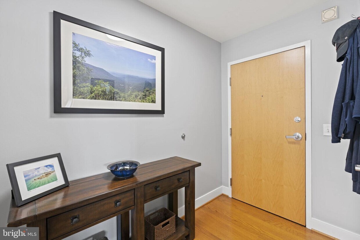 Foto principal - 910 M St NW